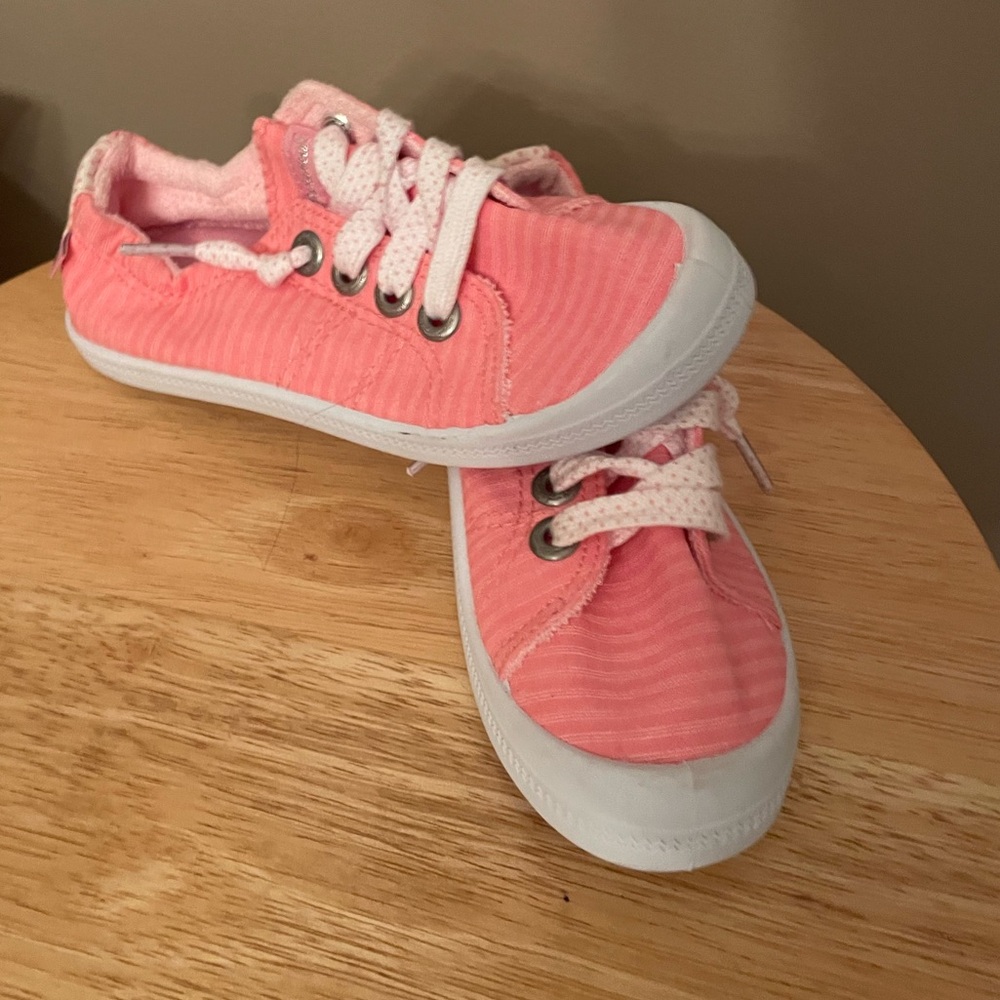NWOT Tommy Bahama pink tennis shoes Size 12